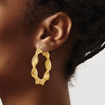 Carica l&#39;immagine nel visualizzatore di Gallery, 14k Yellow Gold Greek Key Twisted Round Hoop Earrings 45mm x 7mm
