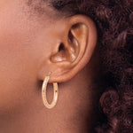 Kép betöltése a galériamegjelenítőbe: 10k Rose Gold 25mm x 3mm Diamond Cut Round Hoop Earrings
