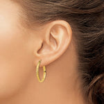 Lade das Bild in den Galerie-Viewer, 14k Yellow Gold 25mm x 2.5mm Diamond Cut Round Hoop Earrings
