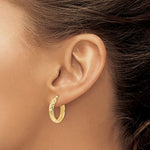 Lataa kuva Galleria-katseluun, 14K Yellow Gold 18mm x 4mm Diamond Cut Round Hoop Earrings
