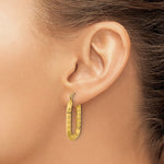 Lade das Bild in den Galerie-Viewer, 14k Yellow Gold Rectangle Textured Hoop Earrings
