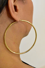 Φόρτωση εικόνας στο εργαλείο προβολής Συλλογής, 14K Yellow Gold 80mm x 3mm Extra Large Giant Gigantic Big Lightweight Round Classic Hoop Earrings
