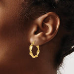 Indlæs billede til gallerivisning 14k Yellow Gold Classic Twisted Round Hoop Earrings 25mm x 4mm
