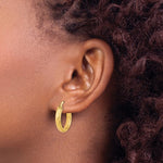 이미지를 갤러리 뷰어에 로드 , 14k Yellow Gold 19mm x 3.75mm Diamond Cut Inside Outside Round Hoop Earrings

