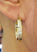 Загрузить изображение в средство просмотра галереи, 14k Yellow Gold Classic Oval with Floral Design Hoop Earrings
