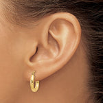 Kép betöltése a galériamegjelenítőbe: 14K Yellow Gold Diamond Cut Classic Round Hoop Earrings 15mm x 3mm
