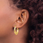 Carregar imagem no visualizador da galeria, 14K Yellow Gold Shrimp Hammered Hoop Earrings
