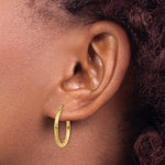 Indlæs billede til gallerivisning 14K Yellow Gold Diamond Cut Round Hoop Textured Earrings 20mm x 2mm
