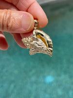 Kép betöltése a galériamegjelenítőbe: 14k Yellow Gold Large Conch Shell Seashell 3D Pendant Charm
