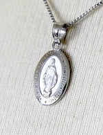 画像をギャラリービューアに読み込む, 14k White Gold Virgin Mary Miraculous Medal Tiny Pendant Charm
