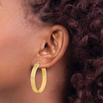 이미지를 갤러리 뷰어에 로드 , 14k Yellow Gold Modern Contemporary Textured Round Hoop Earrings 35mm x 5mm
