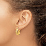 Carregar imagem no visualizador da galeria, 14k Yellow Gold Modern Contemporary Textured Round Hoop Earrings 24mm x 5mm
