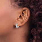 Charger l&#39;image dans la galerie, 14k White Gold Small Textured Hinged Hoop Huggie Earrings
