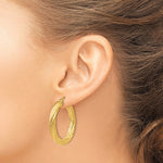 將圖片載入圖庫檢視器 14K Yellow Gold 35mm x 4.5mm Textured Round Hoop Earrings
