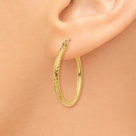 Indlæs billede til gallerivisning 14K Yellow Gold Diamond Cut Round Hoop Textured Earrings 25mm x 2mm
