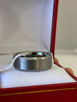 Φόρτωση εικόνας στο εργαλείο προβολής Συλλογής, Tungsten Ring Band 8mm Brushed Satin Finish Beveled Edge
